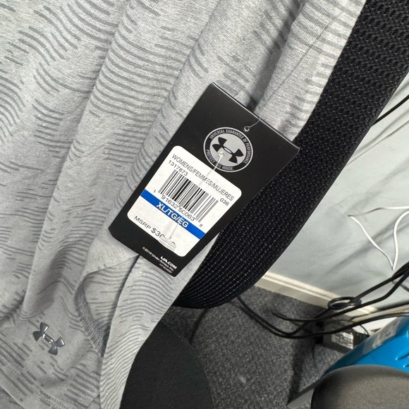 Under armour tank xl // 091910 - Picture 2 of 2